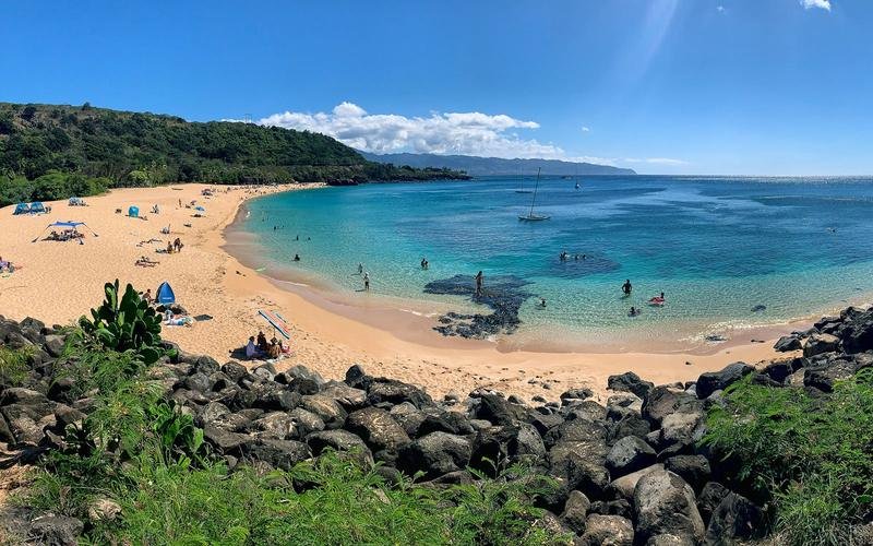 Turquoise bay and wide sandy beach on Oahu's North Shore